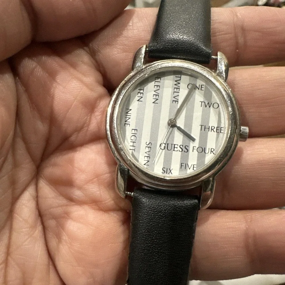 Working Vintage Guess Unisex Watch 1993 Silver Tone Gray Fancy Dial 34mm Fit 7.5